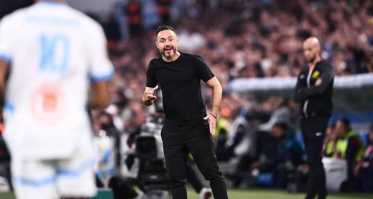 L’Olympique de Marseille limoge son entraîneur Roberto De Zerbi après une défaite humiliante à domicile contre Auxerre (3-1)