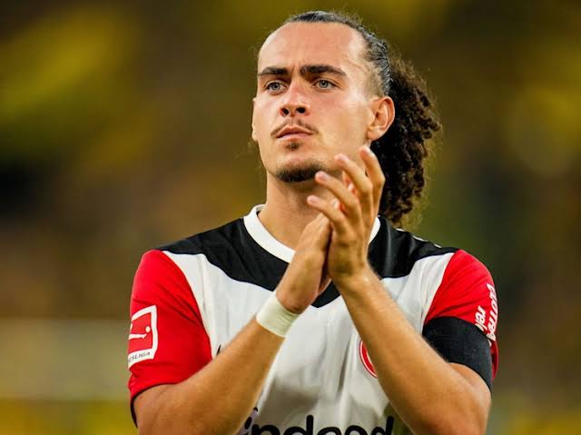 Eintracht Frankfurt hat Berichten zufolge eine Einigung mit Stade Rennais erzielt, um Arthur Theate nach einer beeindruckenden Leihfrist dauerhaft zu verpflichten