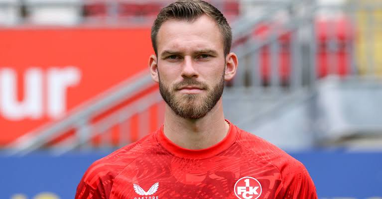 Offiziell: Der FC Kaiserslautern erzielt eine Transfervereinbarung zur erneuten Verpflichtung von Verteidiger Boris Tomiak von Hannover 96 in einer emotionalen Rückkehr.