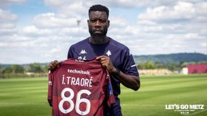 C’est parti ! Fabrizio Romano confirme que le FC Metz parvient à un accord de transfert pour signer Adama Malouda Traoré lors d’un retour émotionnel après une période stellaire à Ferencváros.