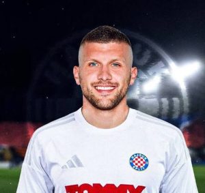 Službeno: HNK Hajduk Split postigao je dogovor o transferu iskusnog hrvatskog veznjaka Ante Rebića na emotivnom povratku kući.