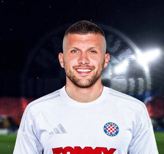 Službeno: HNK Hajduk Split postigao je dogovor o transferu iskusnog hrvatskog veznjaka Ante Rebića na emotivnom povratku kući.