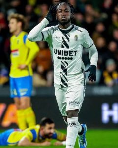 Royal Charleroi Sporting Club bevestigt megacontractverlenging voor spelmaker Parfait Guiagon, sterspeler hervat lichte training.