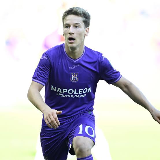 NIEUWS NU: RSCA Anderlecht opent mega-contractverlengingsgesprekken met Yari Verschaeren te midden van transfergeruchten in januari.