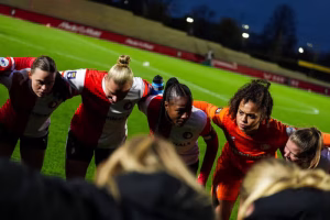 🔥 “Win Het voor Rotterdam”: Feyenoord Vrouwen inspireren belofte aan fans, welzijnspakketten en actieve januaritransferperiode