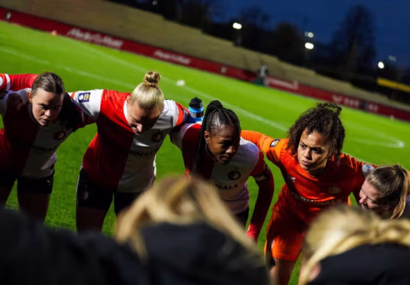 🔥 “Win Het voor Rotterdam”: Feyenoord Vrouwen inspireren belofte aan fans, welzijnspakketten en actieve januaritransferperiode