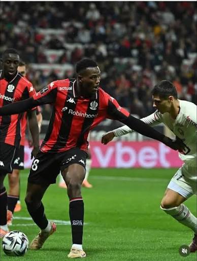 Juma Bah rejoint définitivement l’OGC Nice : un signal fort de la nouvelle ère au club