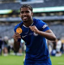 Chelsea pousse pour Jeremy Jacquet à 60 M€ alors qu’Audrey Santos se dirige vers le Stade Rennais dans un deal d’échange