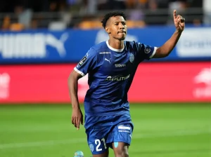 🟡💚 Le FC Nantes réalise un coup surprise en signant le meilleur buteur de Ligue 2, Tawfik Bentayeb, pour cinq ans