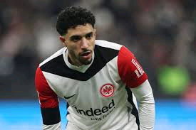 Omar Marmoush steht vor einem Bundesliga-Rückkehr per Leihe zu Mainz 05, während Jonathan Burkardt sein Traum-Comeback verkündet!